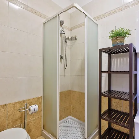 Crocetta Modern Flat *